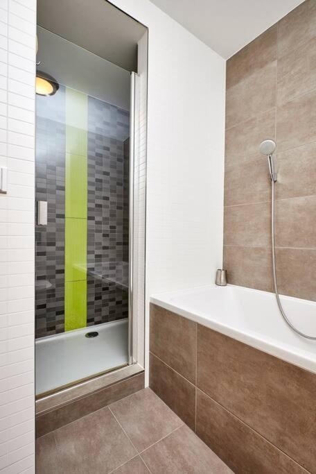 Luxury Apartment In Prague And Free Parking Екстер'єр фото