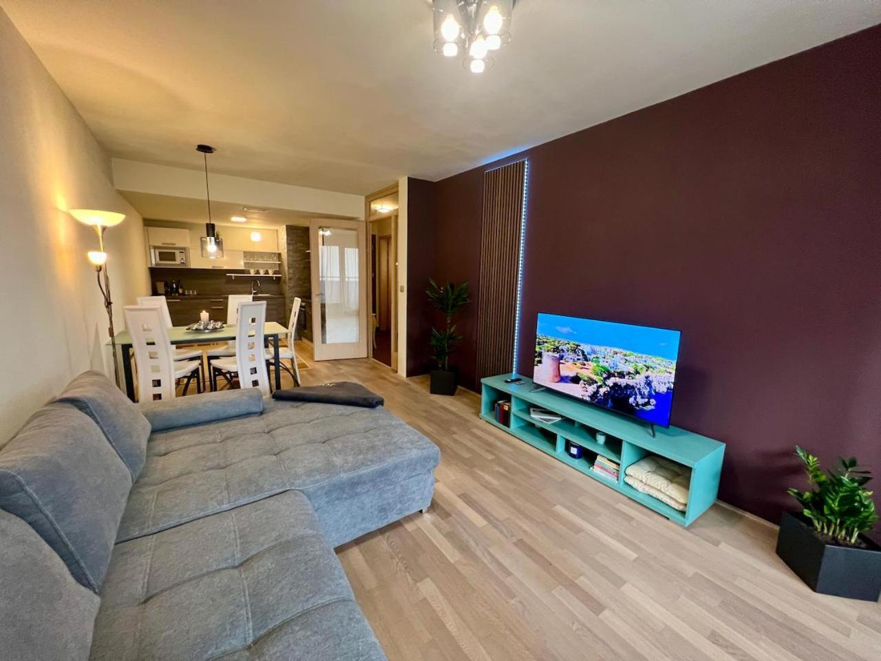 Luxury Apartment In Prague And Free Parking Екстер'єр фото