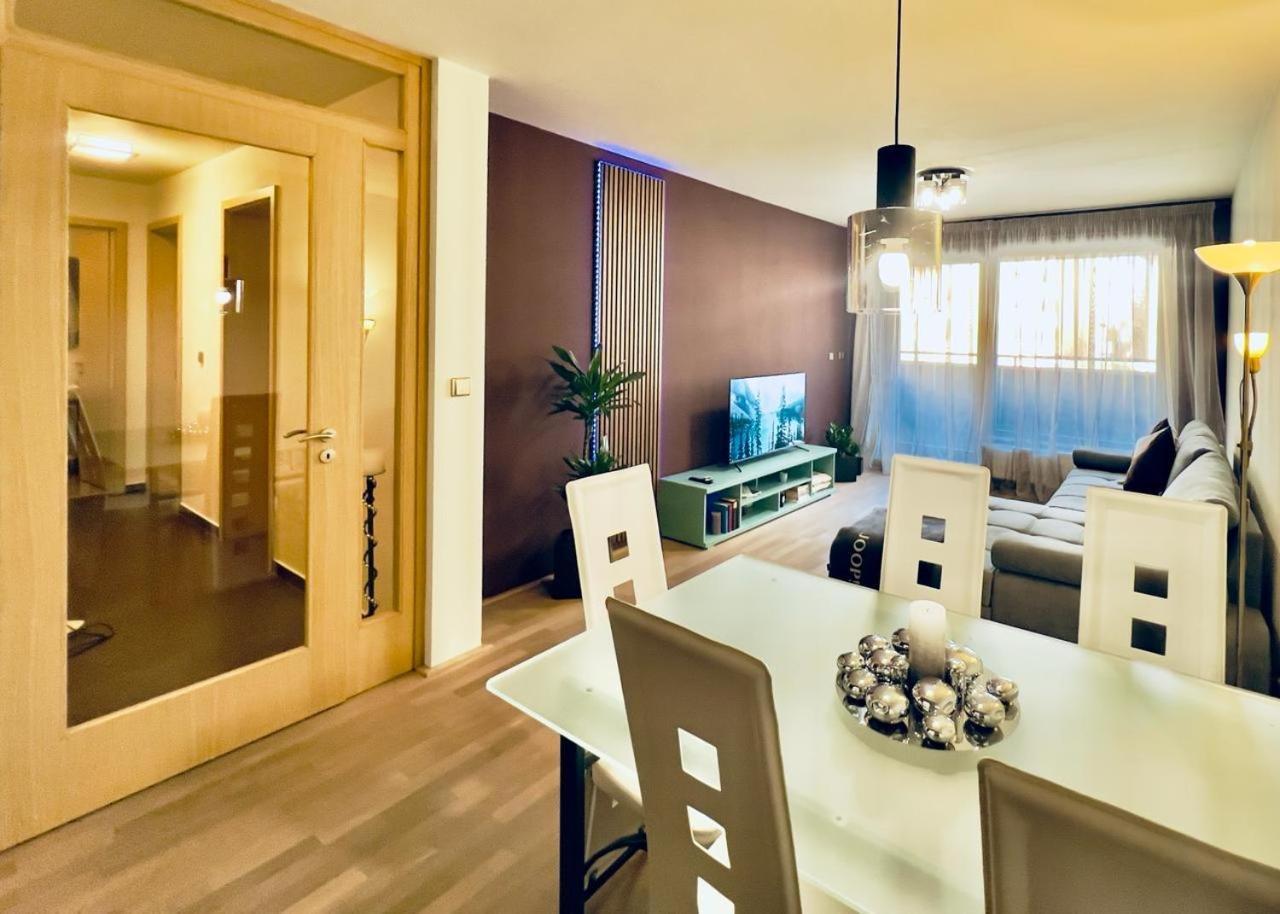 Luxury Apartment In Prague And Free Parking Екстер'єр фото