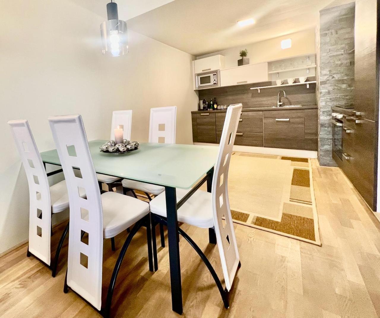 Luxury Apartment In Prague And Free Parking Екстер'єр фото