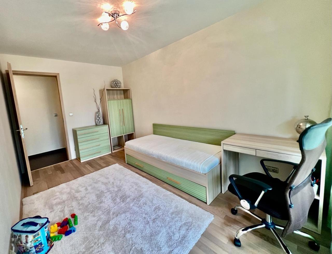 Luxury Apartment In Prague And Free Parking Екстер'єр фото